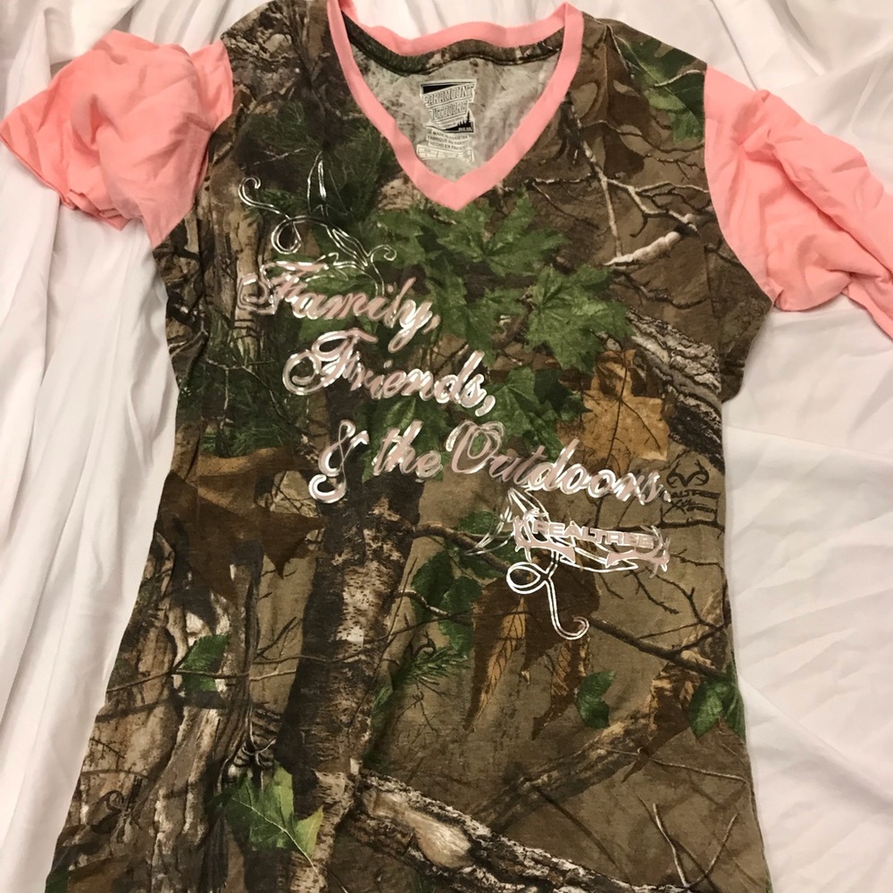 Mossy oak pink and camo tee